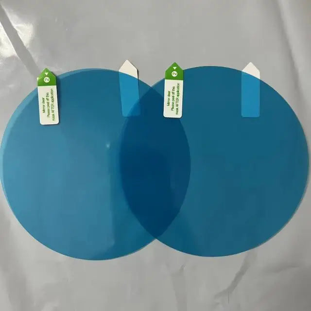 Film Dryyver HydroShield™ de taille 95x95mm pour protéger les rétroviseurs contre la buée et la pluie.