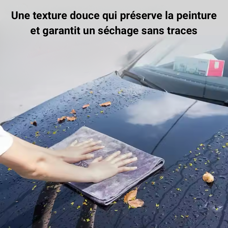 Serviette microfibre Dryyver MicroClean™ offrant une texture douce qui préserve la peinture de la voiture et garantit un séchage sans traces.