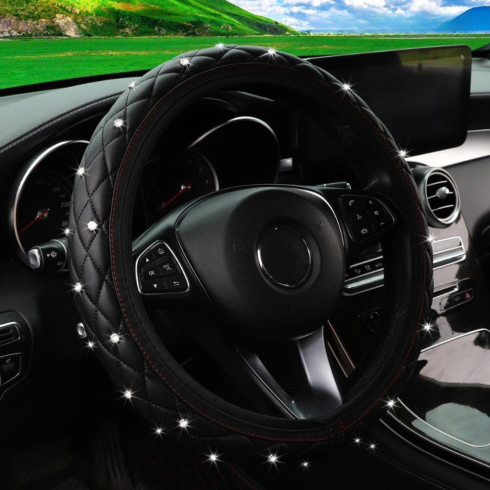 Couvre-volant Dryyver Vibe™ CrystalEdge noir matelassé, finition strass étincelants et bord noir discret.