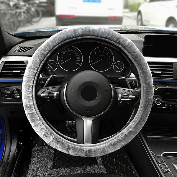 Couvre-volant en tissu effet velours gris argenté de la gamme Dryyver Zen™, douceur et style au volant