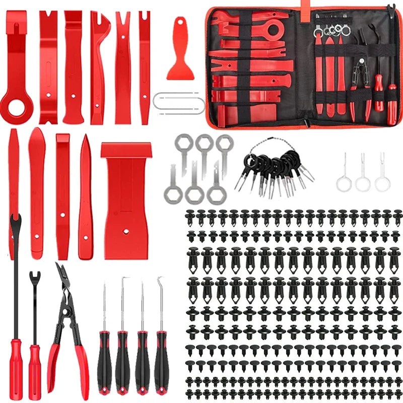 Kit complet d’outils de démontage de garniture automobile de 231 pièces, idéal pour le démontage de panneaux, garnitures et clips sans endommager les surfaces de la voiture. Comprend une variété d’outils en plastique et en métal, tous soigneusement organisés dans une pochette de rangement pratique.