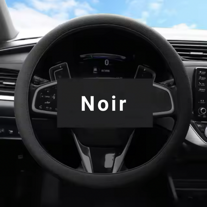 Couvre-volant dryyver-ecogrip en silicone de couleur noir installé sur le volant d’une voiture, offrant une apparence élégante et moderne.