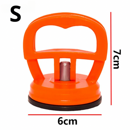 Petite taille de la ventouse Dryyver SuctionFix™ pour débosselage auto, dimensions 6 cm x 7 cm.