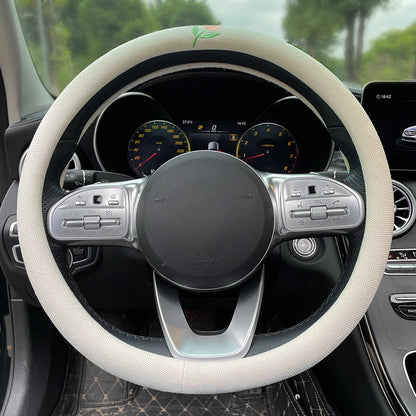 Couvre-volant brodé Dryyver Vibe™ avec tulipe unique – style minimaliste et délicat sur fond textile crème.