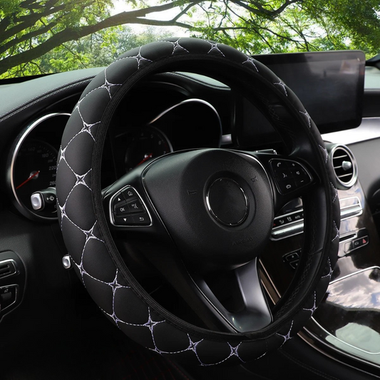 Couvre-volant Dryyver Zen finition noire avec détails blancs, offrant un style raffiné et moelleux.