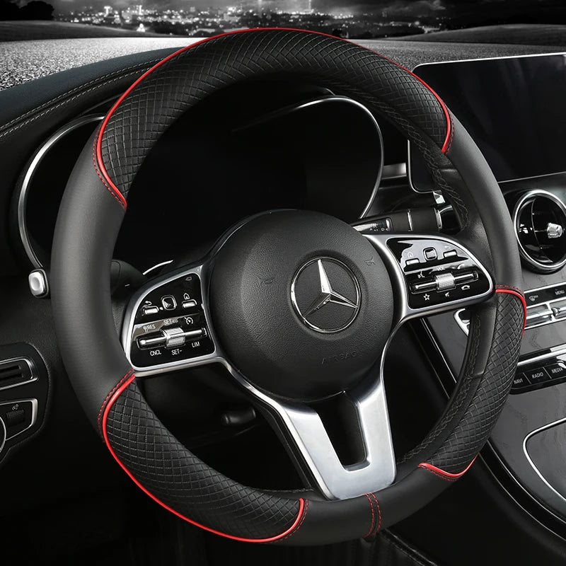 Vue intérieure avec Dryyver Zen™ Touch noir et rouge installé sur volant dans voiture haut de gamme