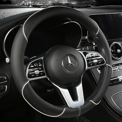 Couvre-volant Dryyver Zen™ Touch avec surpiqûres blanches dans une Mercedes de luxe