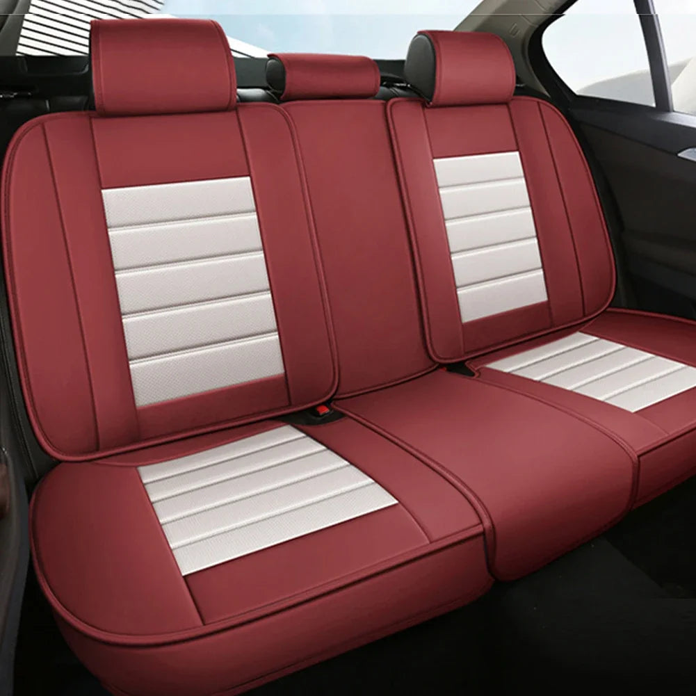 Housse de siège arrière DryyverSeat™ pour voiture en couleur rouge et blanc, parfaite pour protéger et styliser l’intérieur de votre véhicule.