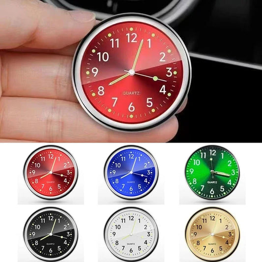 Variantes de couleurs de l’horloge à quartz pour voiture Dryyver DashClock™, incluant des options en rouge, bleu, vert, noir, blanc, et or, offrant une personnalisation complète pour tout type de véhicule.